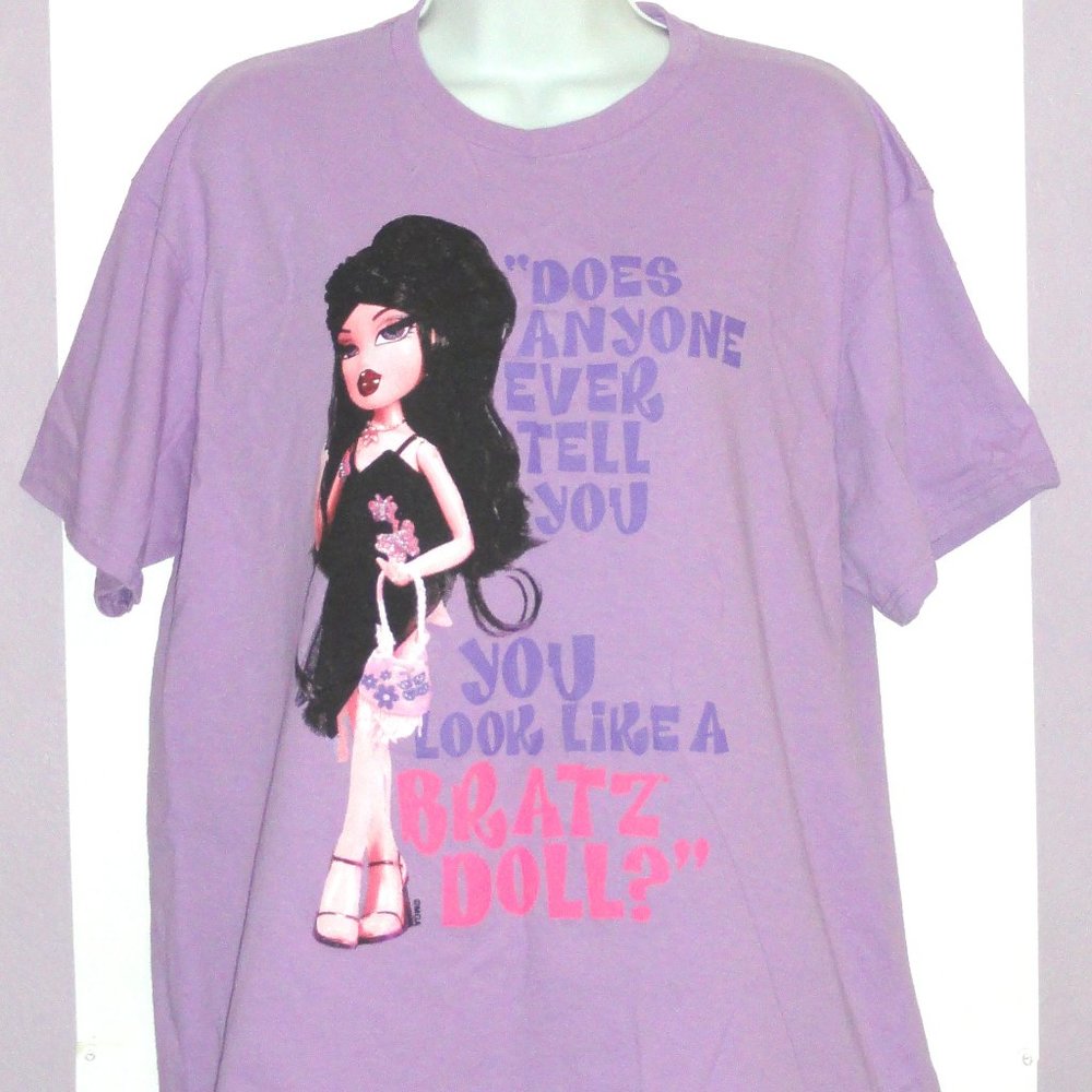 BRATZ WOMEN'S SHORT SLEEVE GRAPHIC T-SHIRT SIZE: LARGE 100% COTTON - PURPLE
